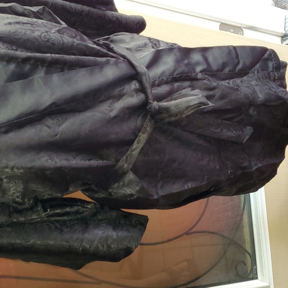 Black Satin Robe with belt - Picture 6 of 15